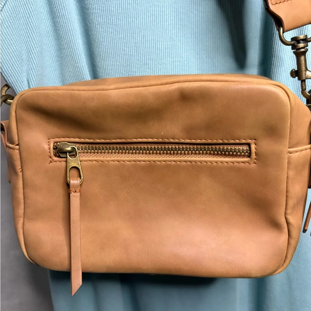 Universal Thread chic tan